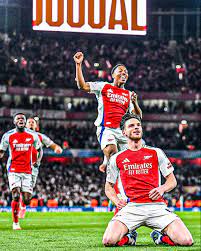 双方中场的 双方中场的